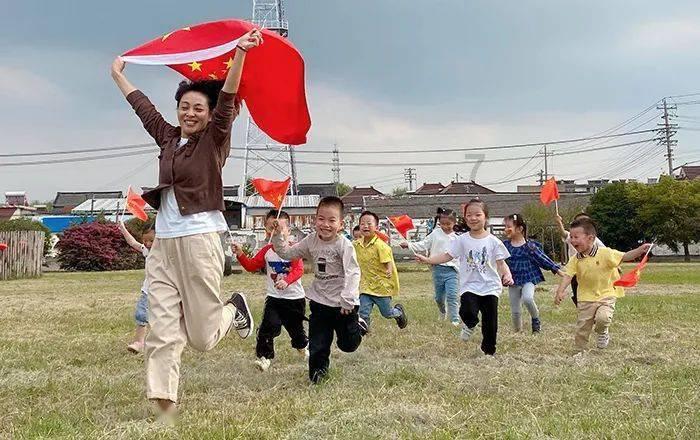 男老师问同学回答问题为什么就把我排除在外不问呢？游戏画面